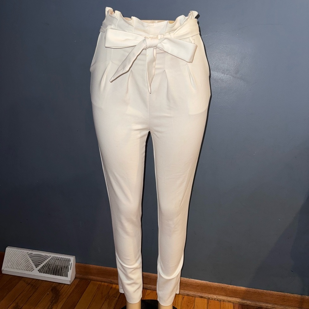 AKIRA Cream Tie-Waist Cropped Pants